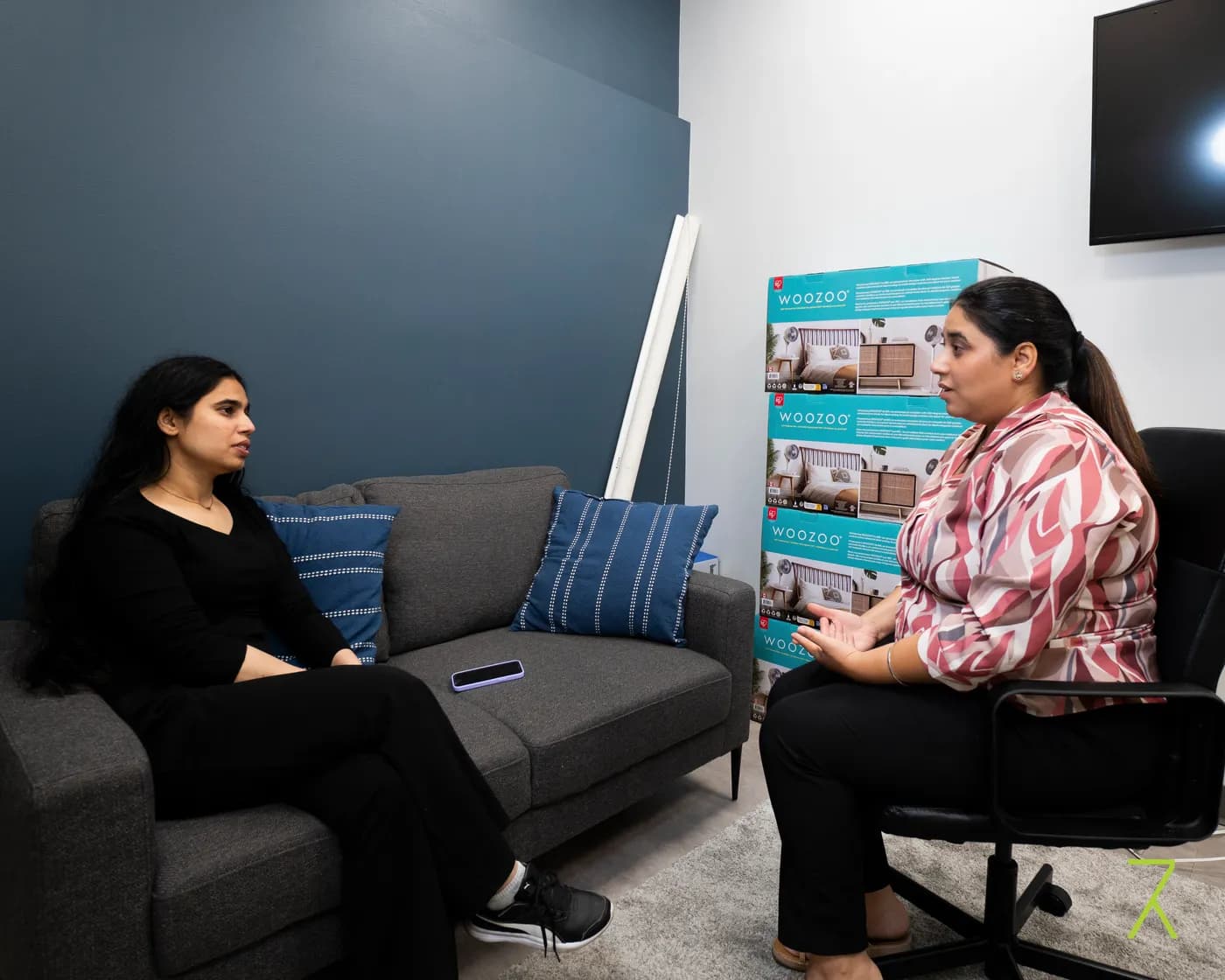 Registered clinical counsellor leading a counselling session at Revive Rehab