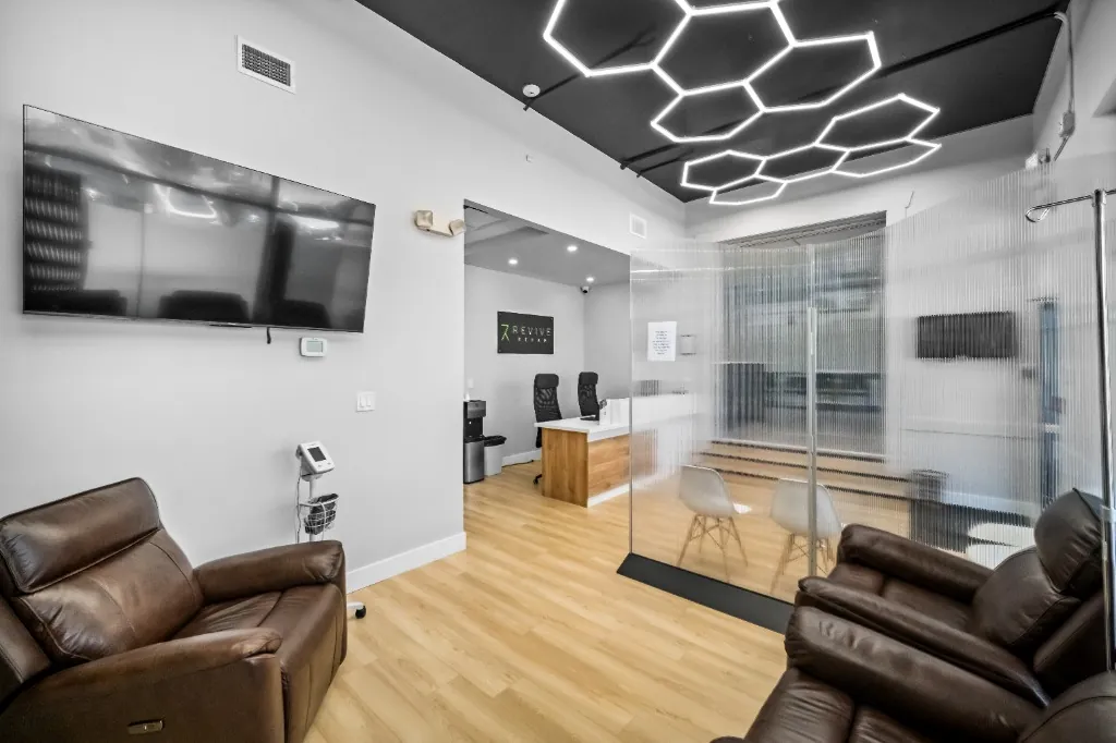 Revive Rehab Surrey Chimney Hill Modern IV Lounge & Recliners